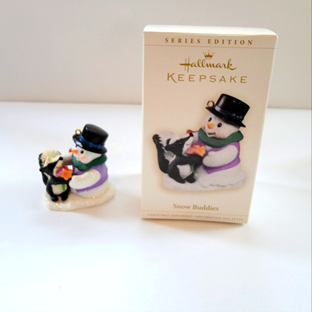 Hallmark Ornament 2006 SNOW BUDDIES #9 in Series Christmas Snowman Skunk